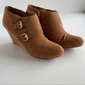 Ann Klein 9.5 Real Leather Brown Beige Suede Wedge Buckle ankle Boots Booties